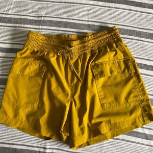 Oldnavy cargo shorts size M